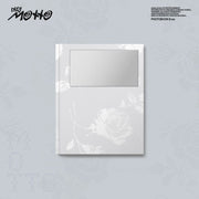 the album cover for ITZY - Motto [Photobook B ver.]